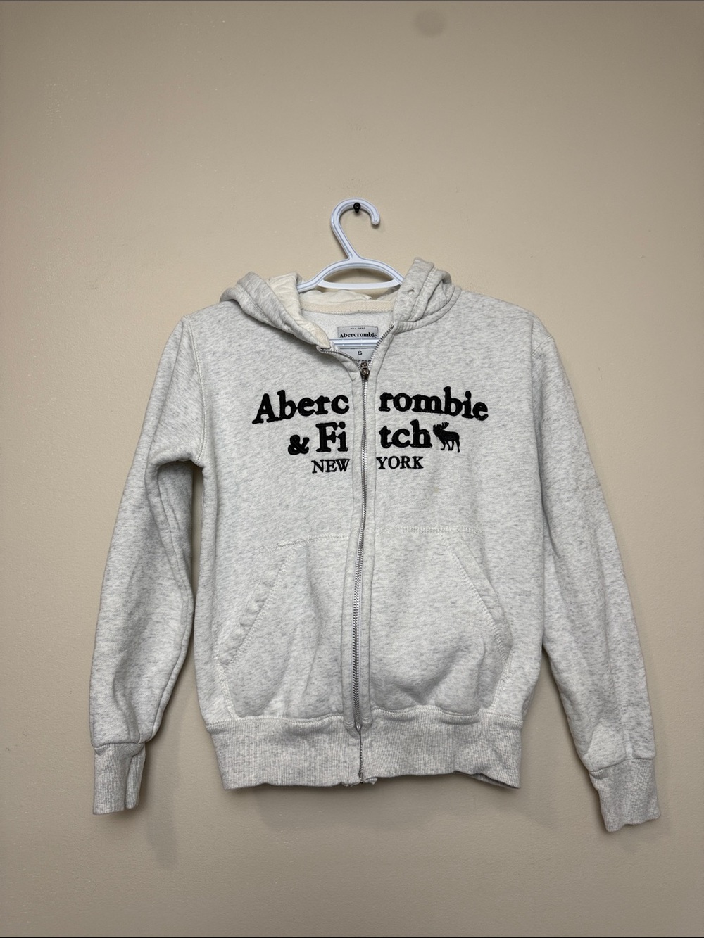 Abercrombie & Fitch Light Gray Zip-Up Hoodie size S